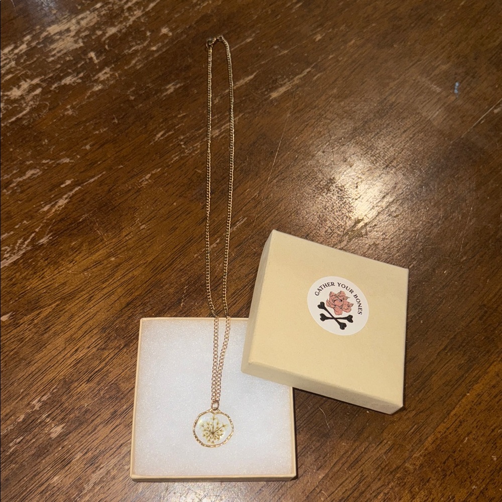 Gold Pendant Necklace